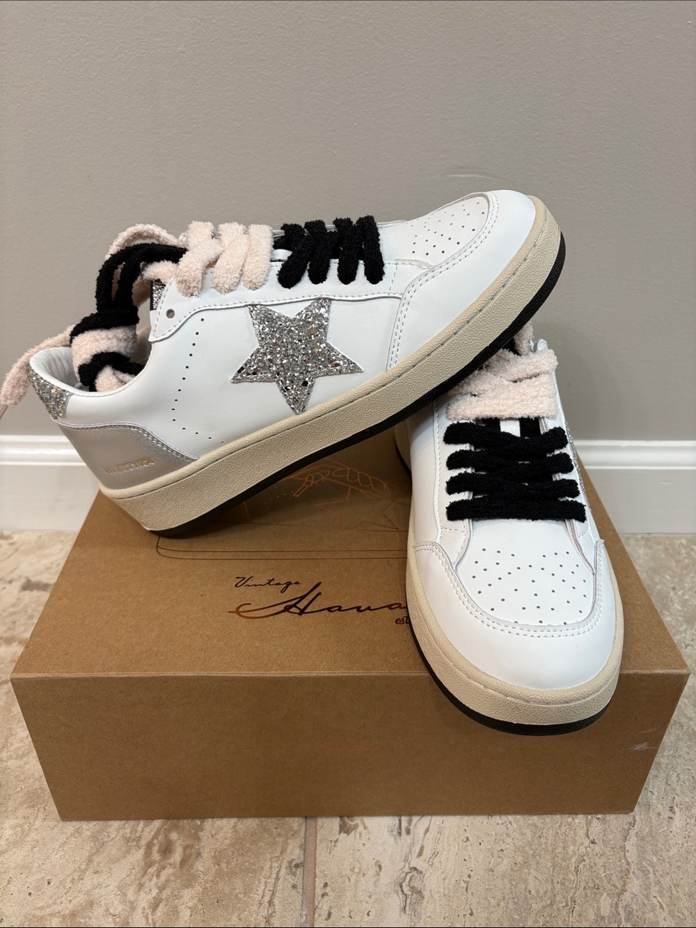 NWT Vintage Havana Sneaker